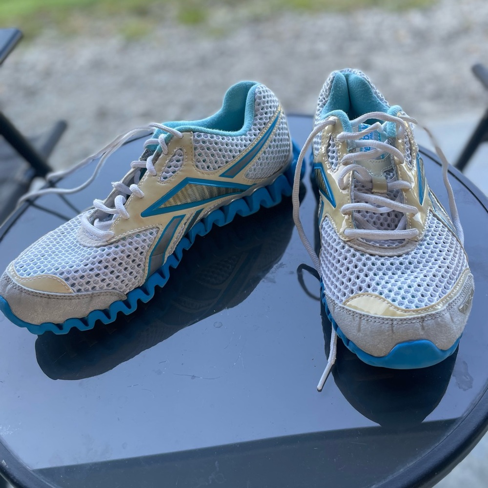 Reebok Reliable Zignano Stable Fit athletic shoes sz 9.5 blue and white mesh